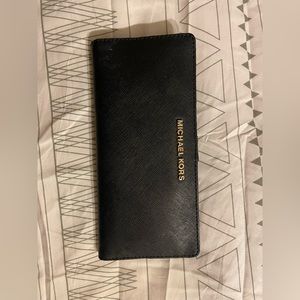 Michael kors wallet LIKE NEW